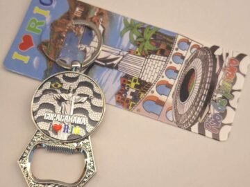 chaveiro abridor de garrafa calçadão de Copacabana preto e branco eu amo Rio com cristo redentor .