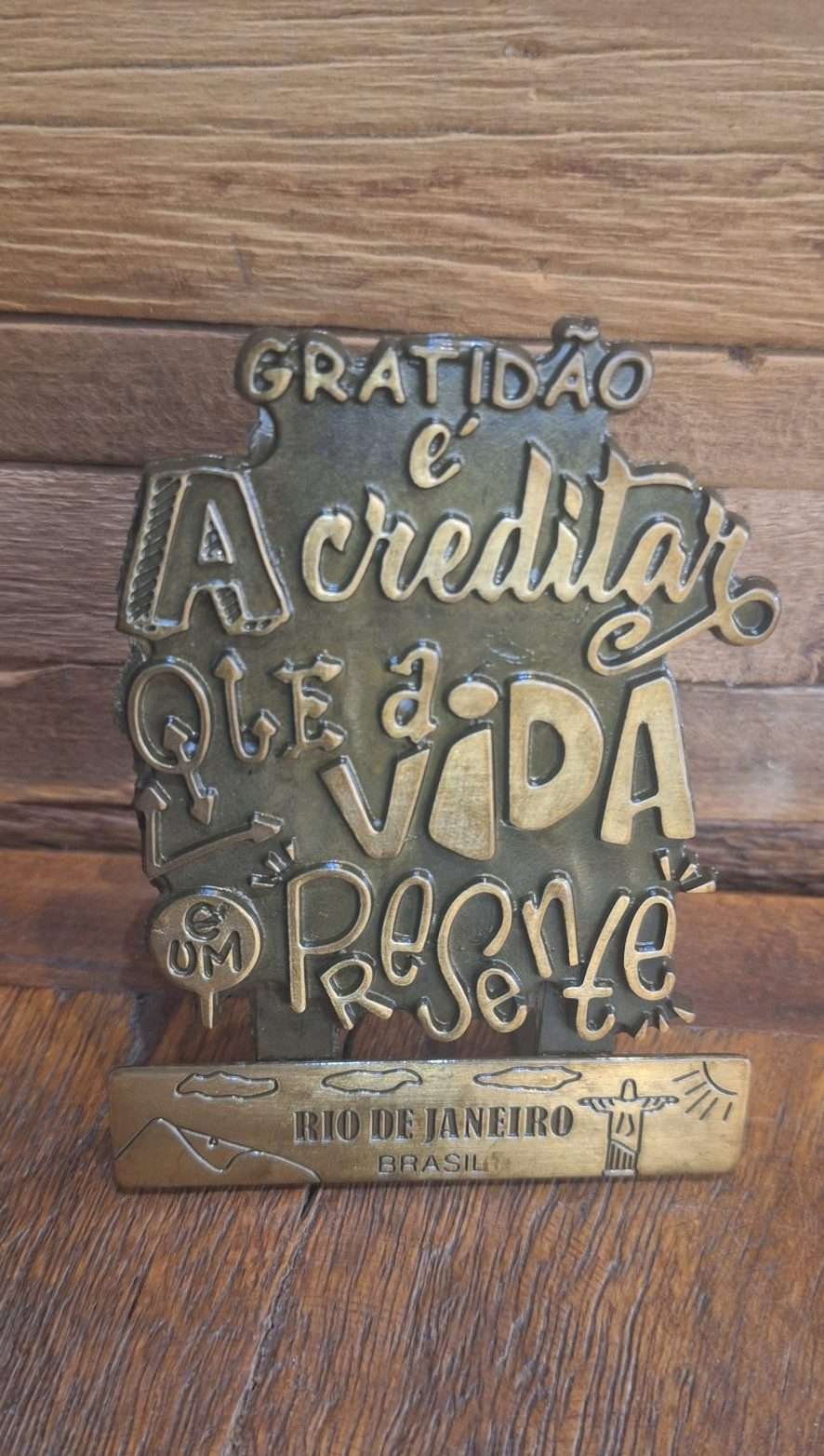 Placa com frase de gratidão em metal para decoração – Rio de janeiro