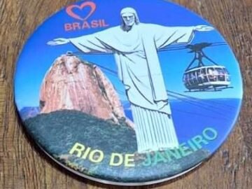 espelho de plástico céu azul pontos turístico do Rio de Janeiro arcos da lapa, cristo , maracanã, pão de açúcar.