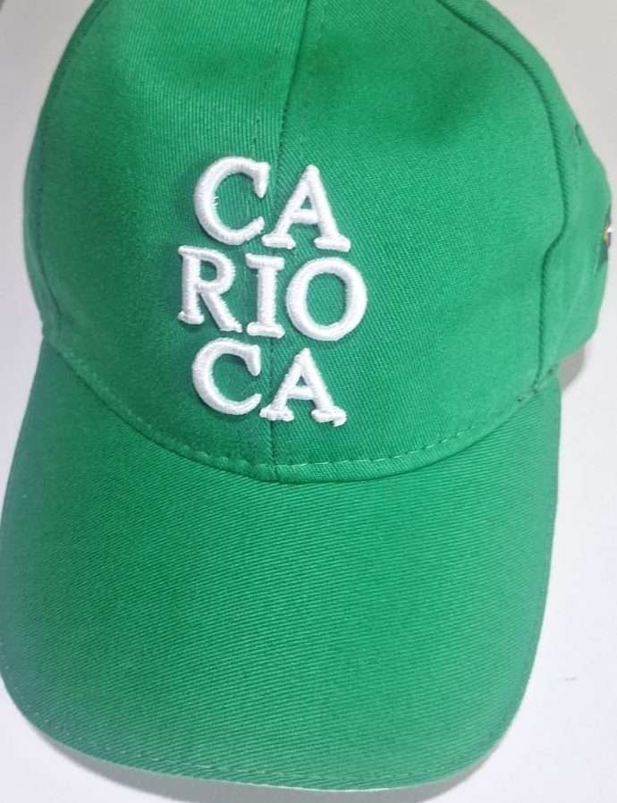 Boné bordado escrito Carioca