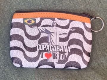 porta moedas quadrado calçadão de Copacabana preto e branco eu amo Rio com cristo redentor .