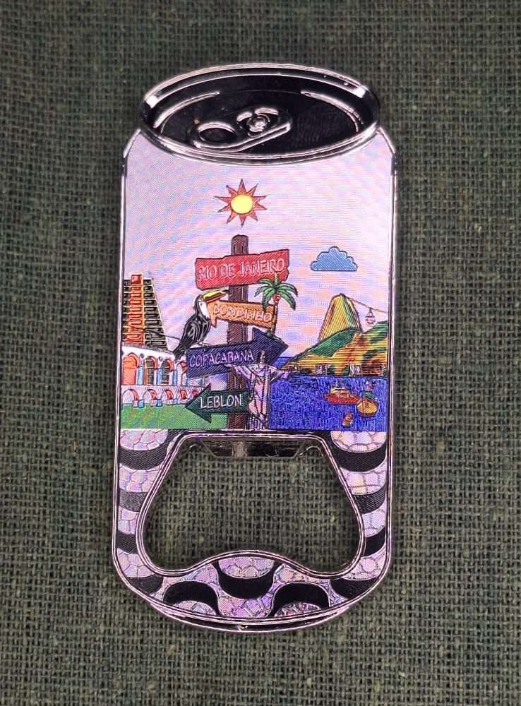 imã de geladeira de metal abridor de garrafa placas com pontos turístico do Rio de Janeiro arcos da lapa, Cristo , bondinho, Copacabana, Leblon.