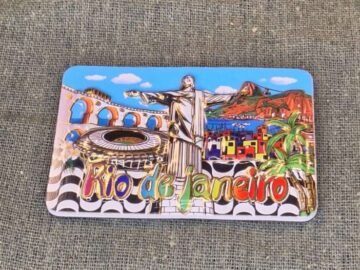 imã de geladeira Rio de Janeiro divertida com pontos turístico arcos da lapa, favela, cristo , maracanã, pão de açúcar