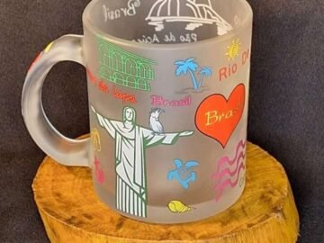 Caneca grande estampa fundo do mar, cristo, pão de açucar, drink, chinelo, concha, maracanã, calçadão de copacabana, eu amo Brasil, tartaruga, arcos da lapa, ancora, coqueiros.