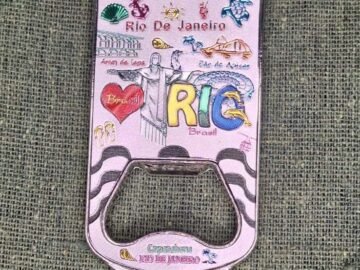 imã de geladeira de metal abridor estampa fundo do mar, cristo, pão de açucar, drink, chinelo, concha, maracanã, calçadão de copacabana, eu amo Brasil, tartaruga, arcos da lapa, ancora, coqueiros.