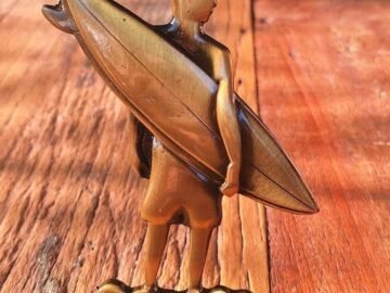 Placa Surfista em metal para decoração – Rio de Janeiro