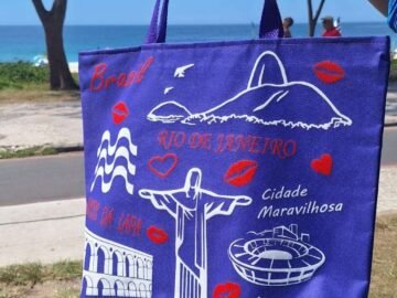Bolsa roxa beijinho G