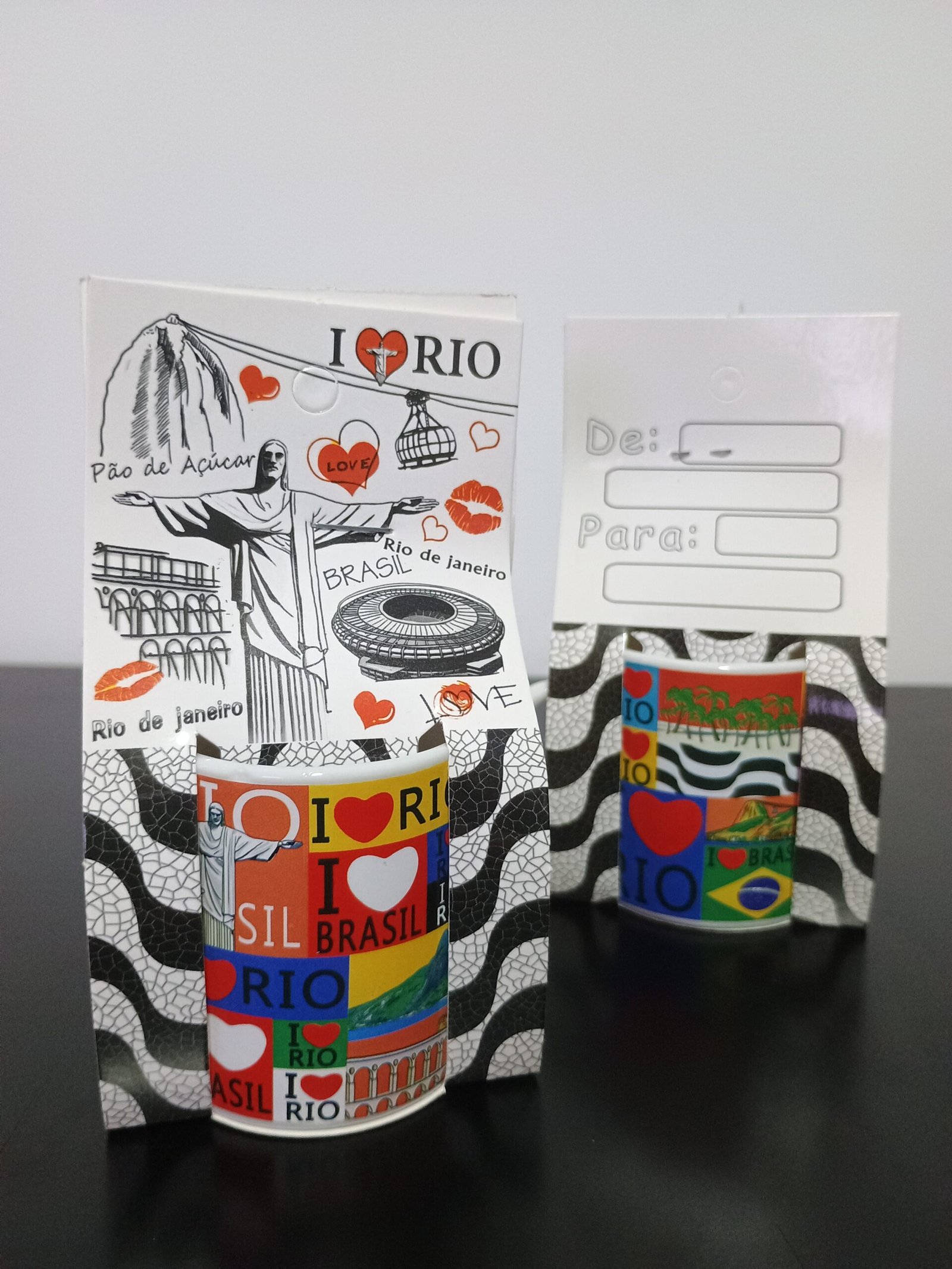 Xicara pequena café do Rio de Janeiro com o maracanã, arcos da lapa, pão de açúcar, Bondinho, Eu amo Rio