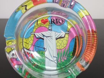 cinzeiro calçadão de Copacabana colorido Cristo redentor