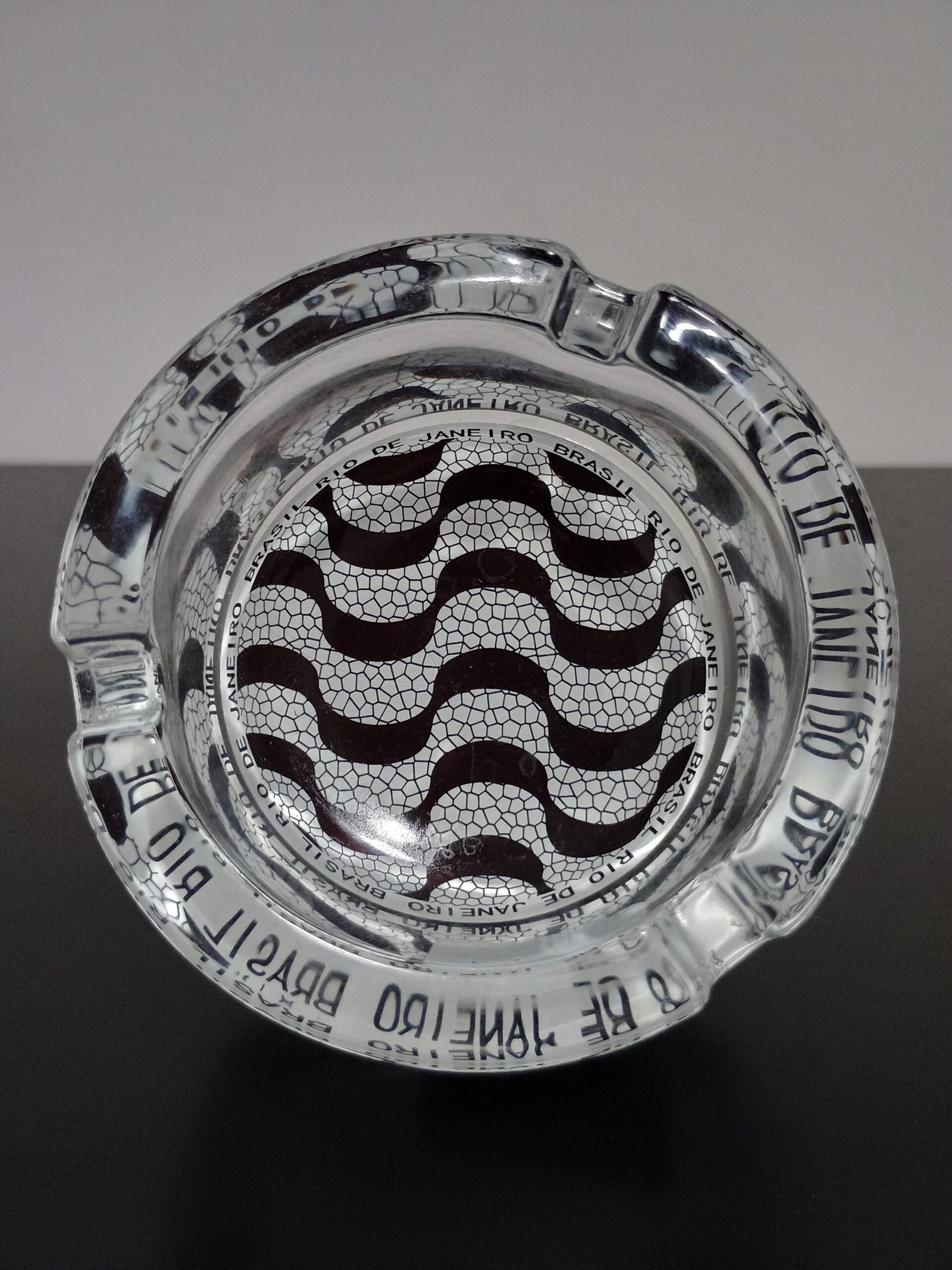 cinzeiro calçadão de Copacabana Rio de Janeiro com pontos turísticos do Rio de Janeiro, maracanã, Corcovado, arcos da Lapa, bondinho, eu amo brasil.