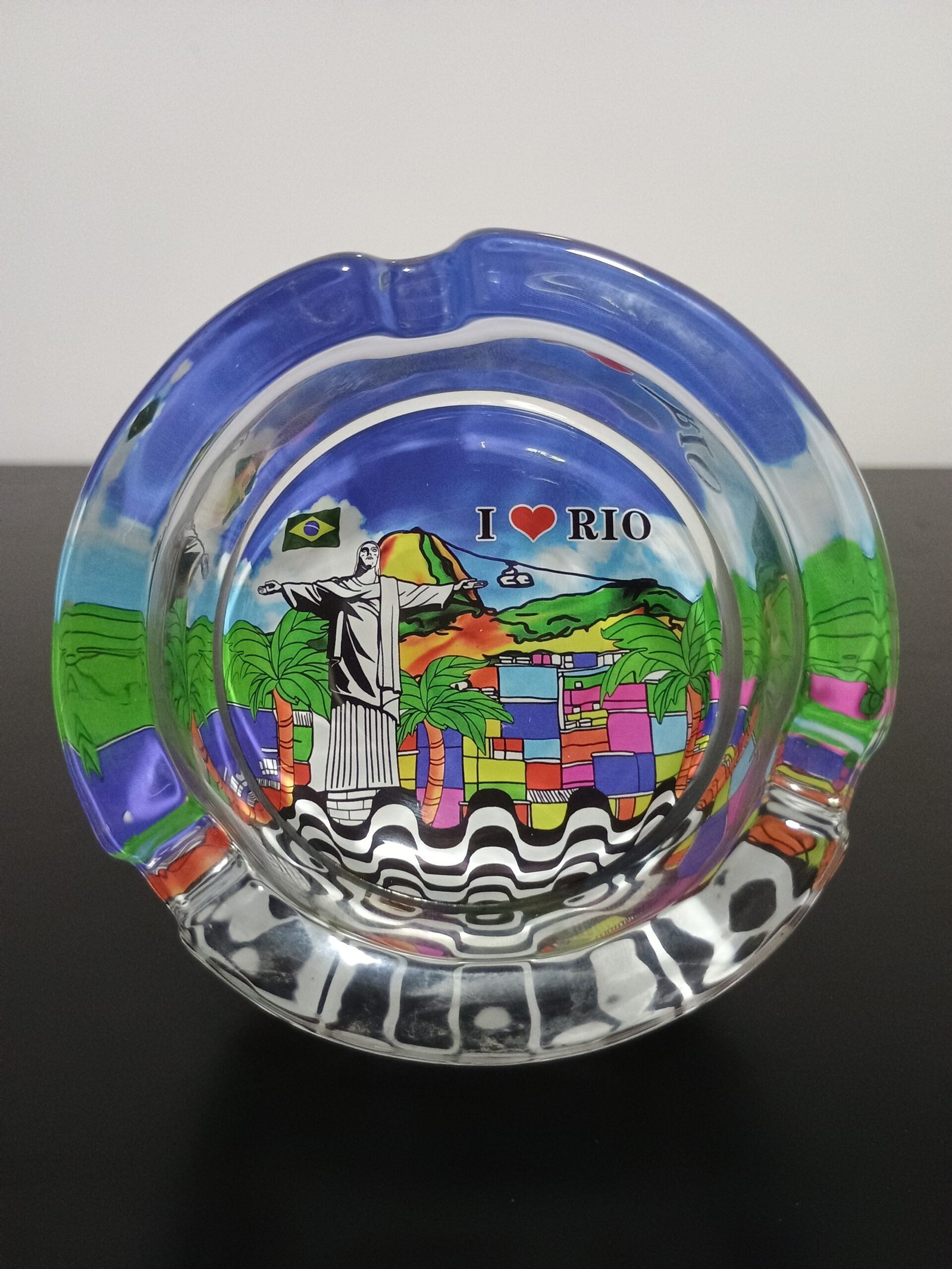 cinzeiro favela Eu amo Rio com pontos turístico do Rio de Janeiro arcos da lapa, cristo , pão de açúcar.