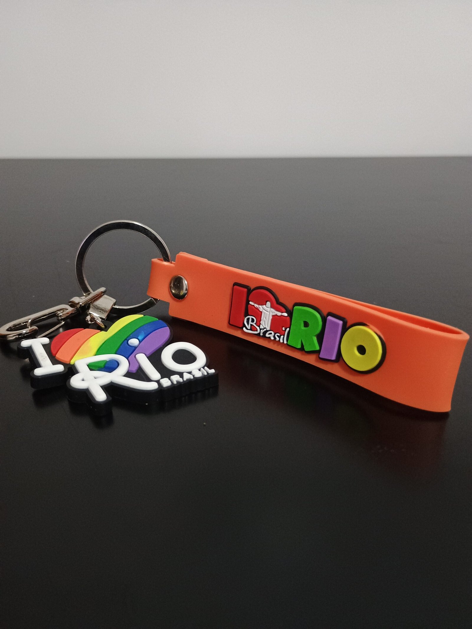 Chaveiro borracha coração arco íris – lgbt