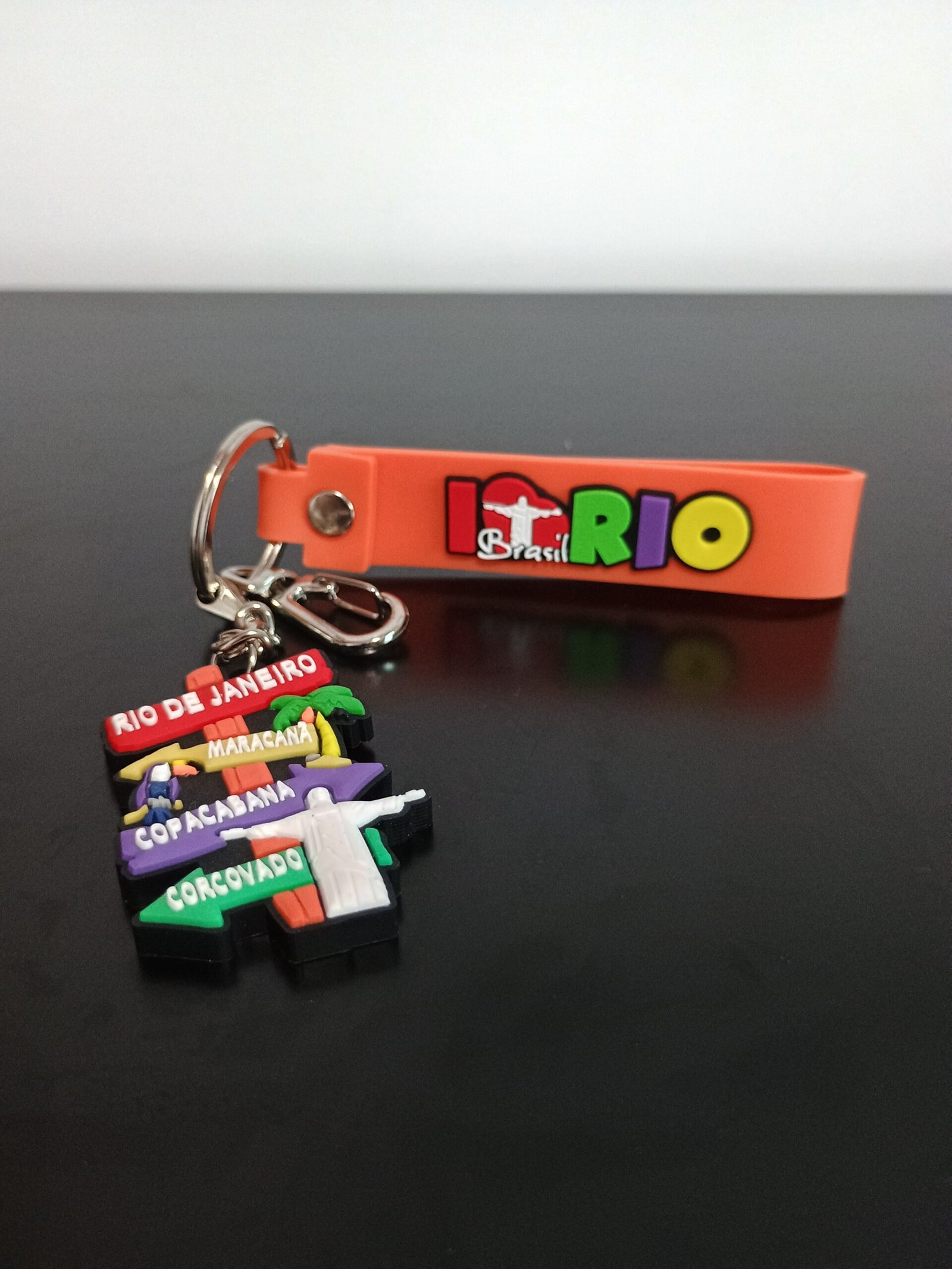 chaveiro de borracha placas Rio de Janeiro Maracanã Copacabana corcovado