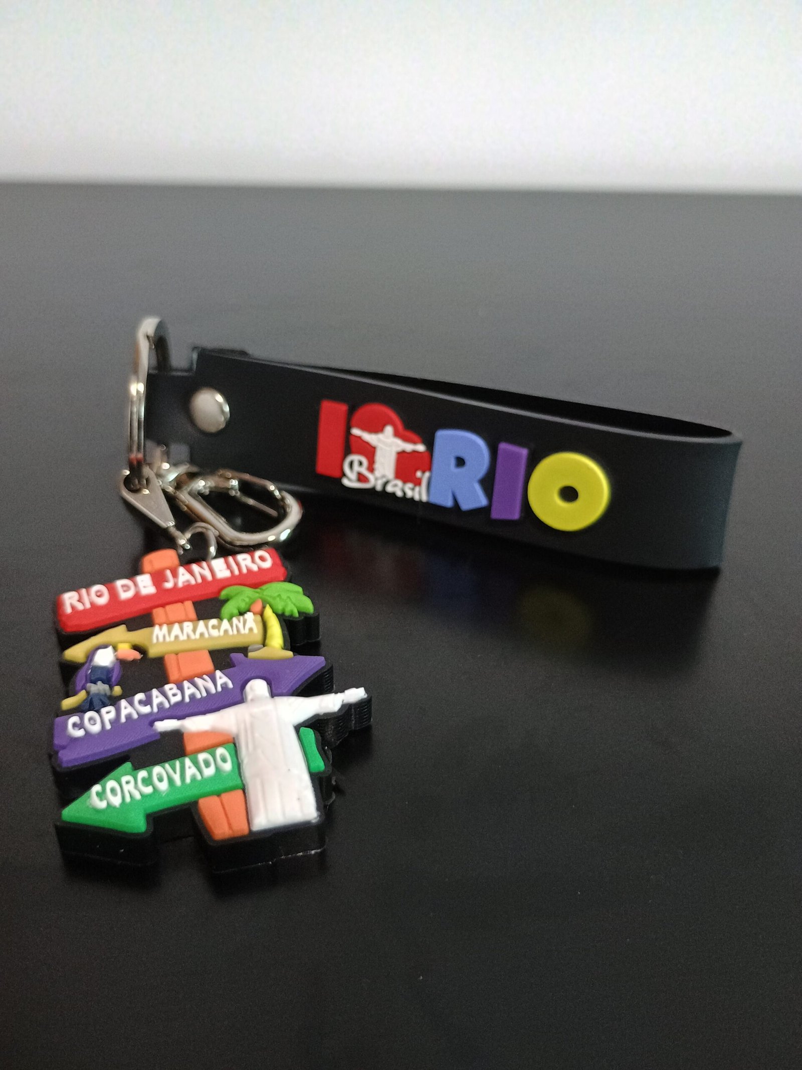 chaveiro de borracha placas Rio de Janeiro Maracanã Copacabana corcovado