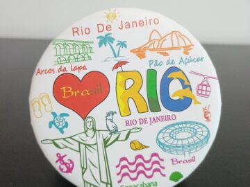 Espelho de plástico fundo do mar, cristo, pão de açúcar, drink, chinelo, concha, maracanã, calçadão de Copacabana, eu amo Brasil, tartaruga, arcos da lapa, ancora, coqueiros.
