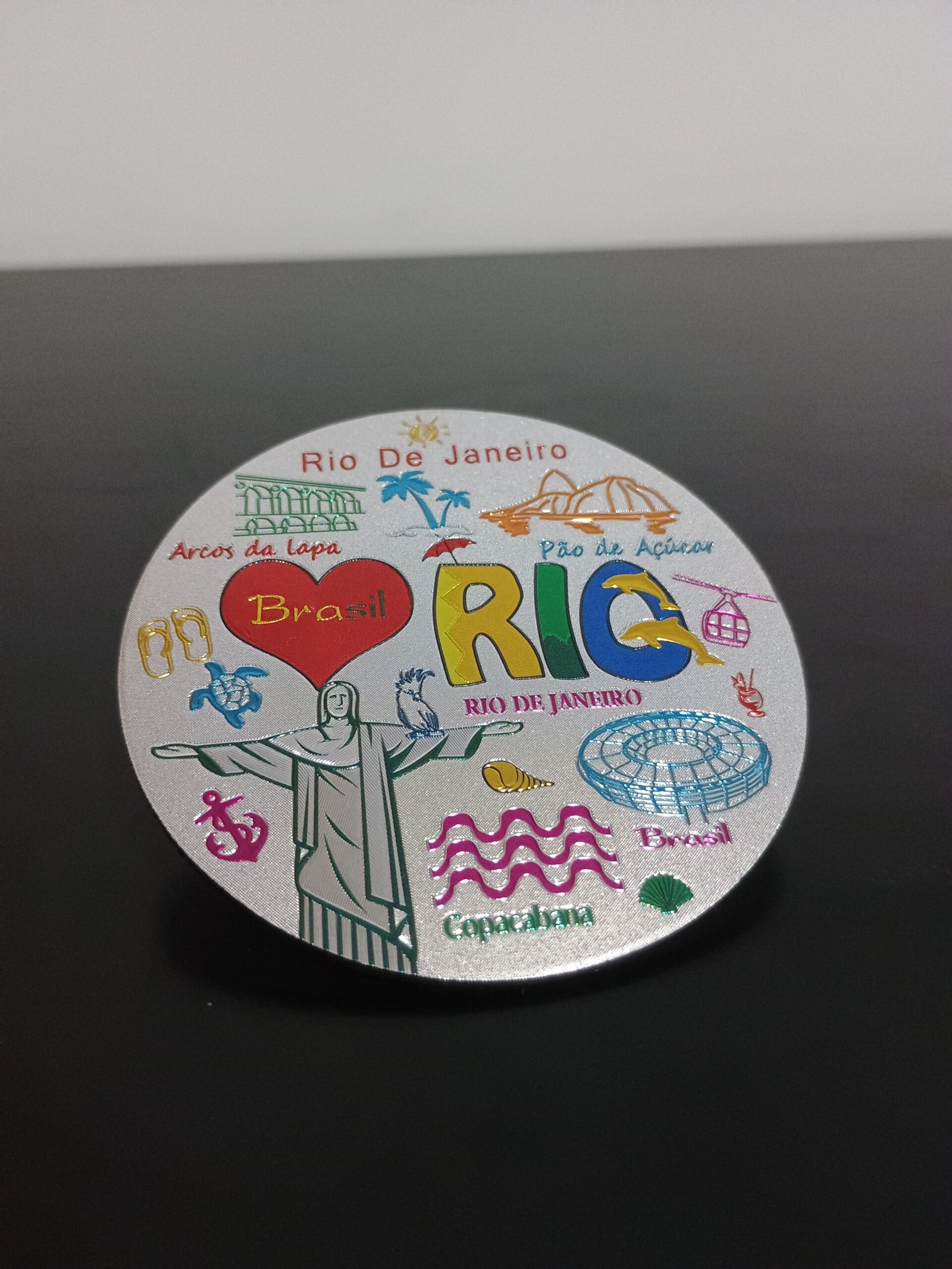 Imã redondo de metal fundo do mar, cristo, pão de açúcar, drink, chinelo, concha, maracanã, calçadão de Copacabana, eu amo Brasil, tartaruga, arcos da lapa, ancora, coqueiros.