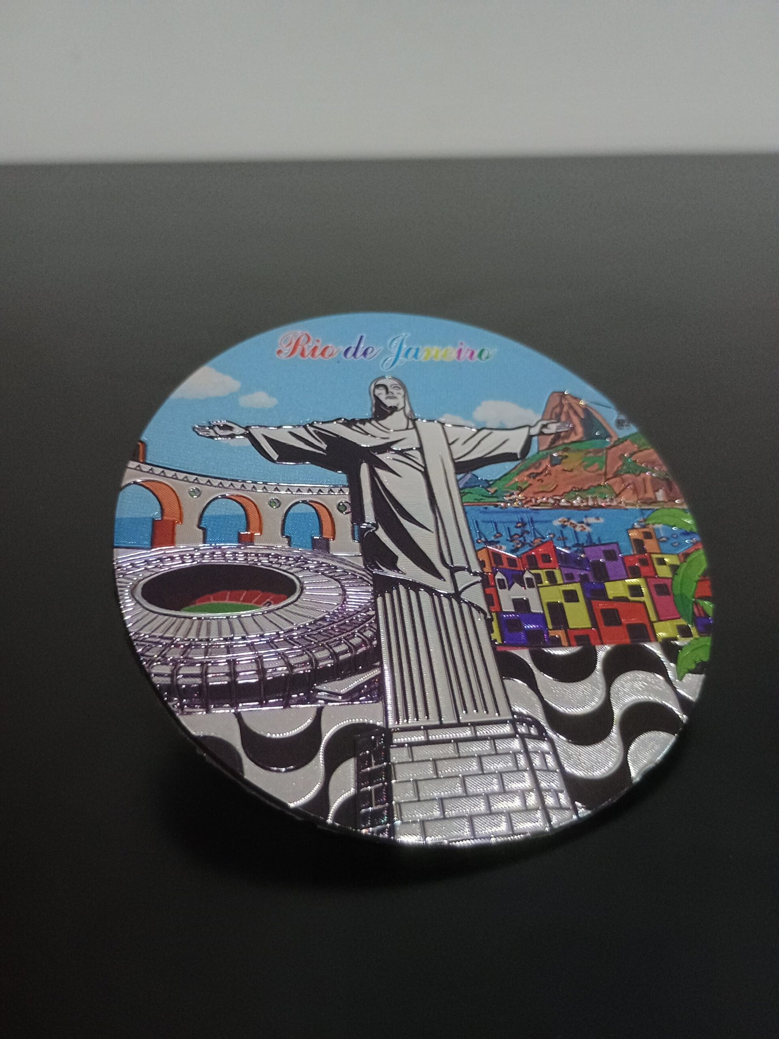 Imã de geladeira redondo  Rio de janeiro colorido, cristo, maracanã, arcos da lapa, pão de açúcar, favela.