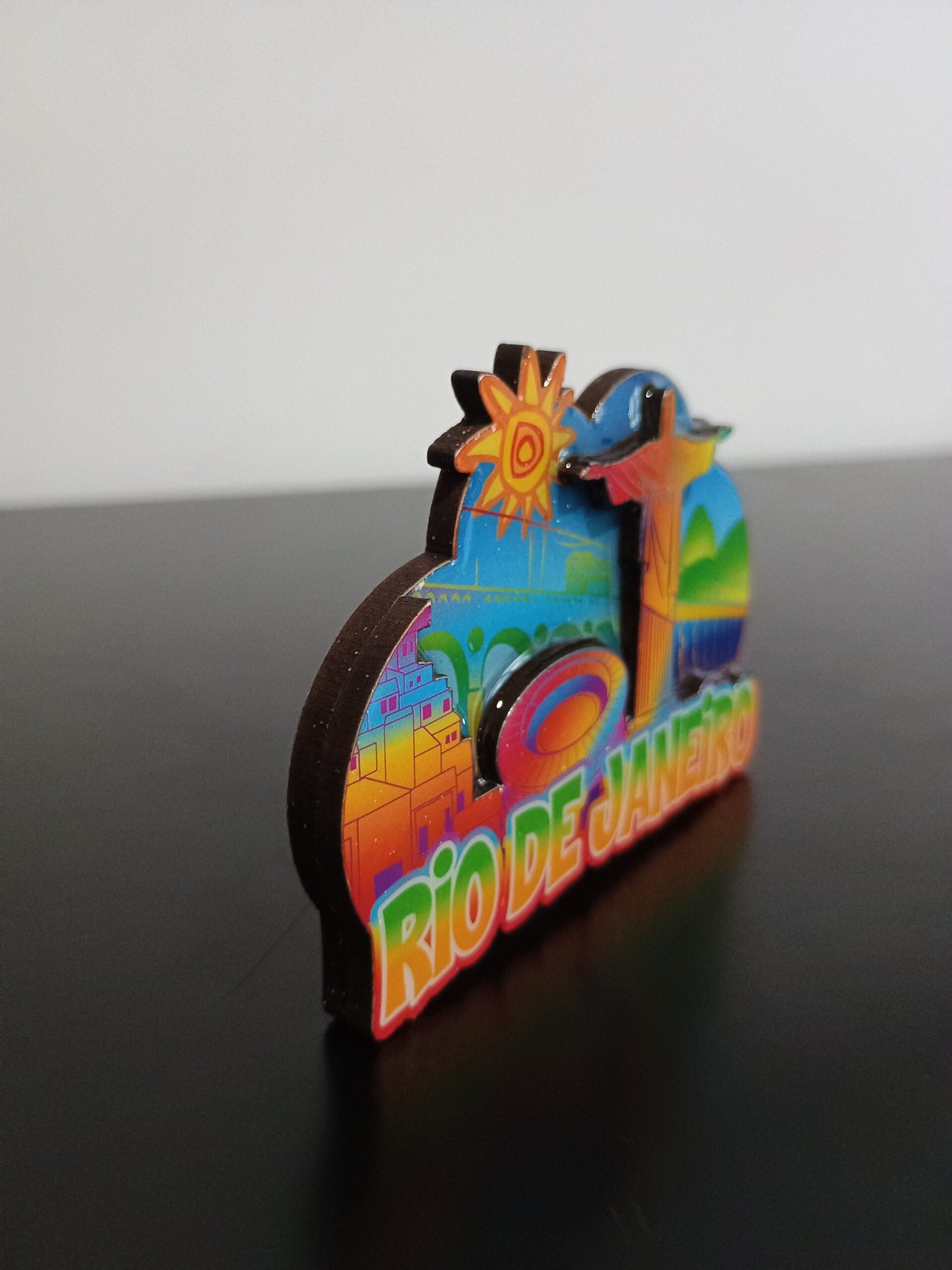 Imã de geladeira em madeira com resina Rio de Janeiro