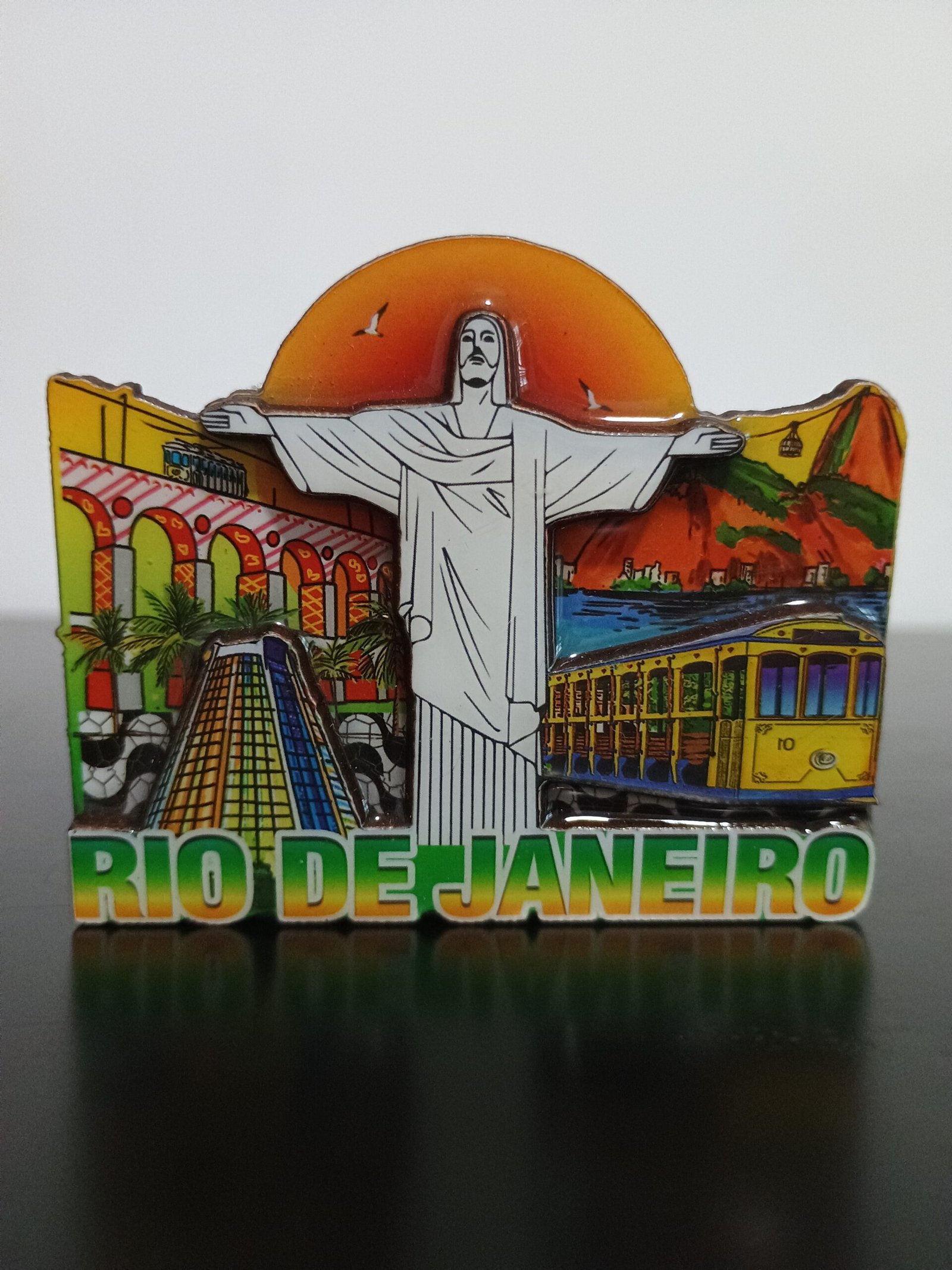 Imã de geladeira em madeira com resina Rio de Janeiro