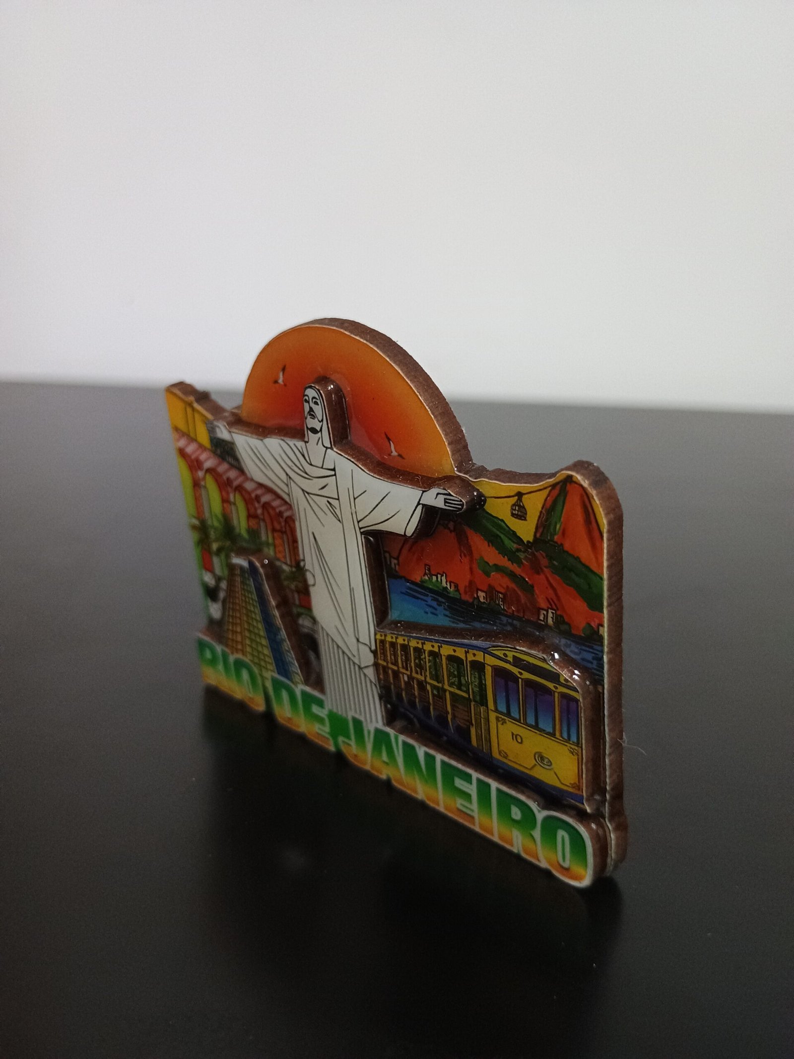 Imã de geladeira em madeira com resina Rio de Janeiro