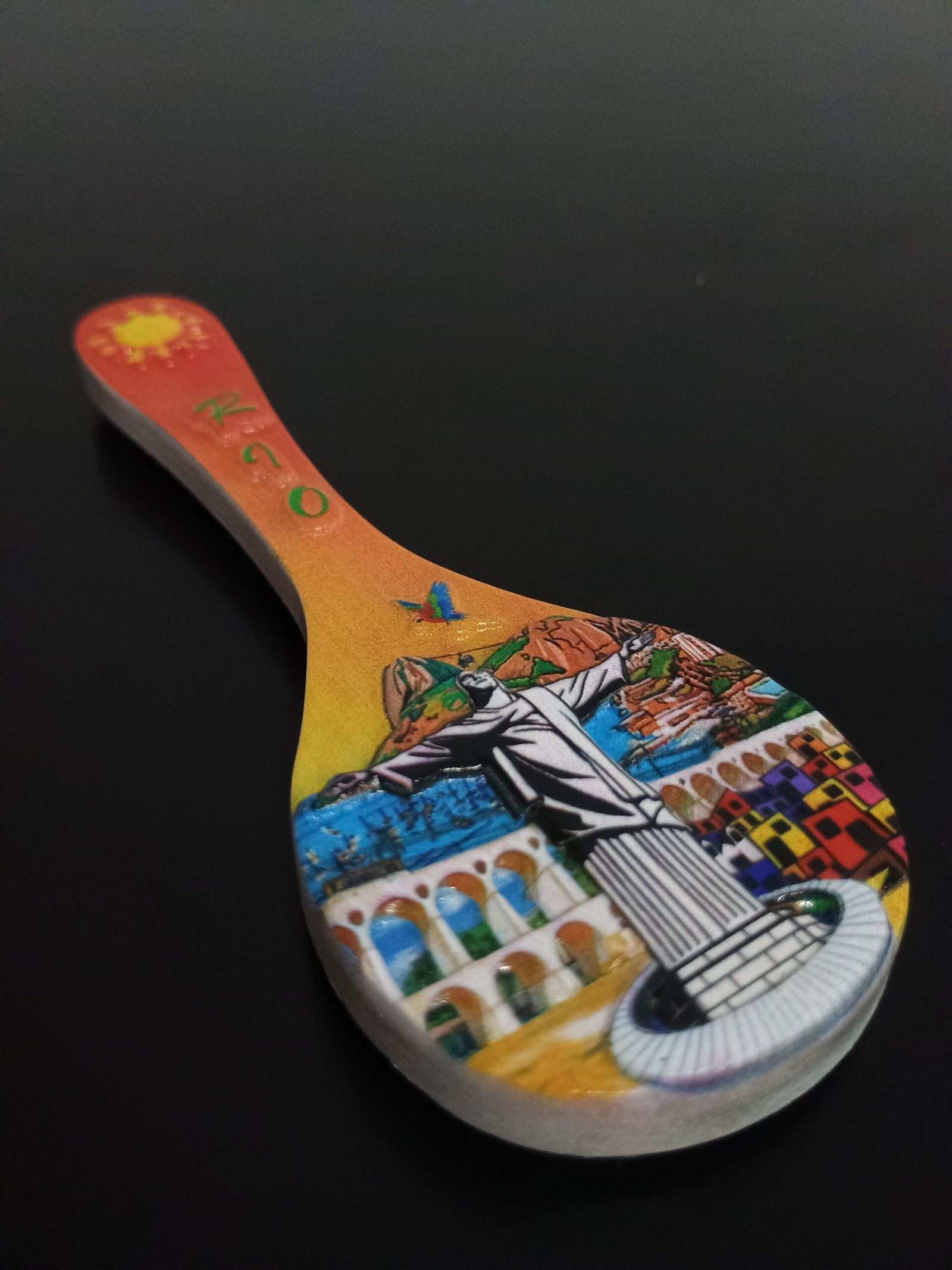 Imã de geladeira em resina Cristo redentor colher